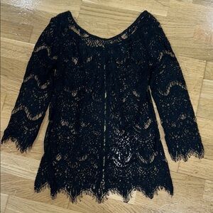 Scoop neck lace 3/4 sleeve shirt